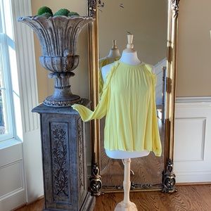 Lemon 🍋 chiffon cold shoulder blouse!